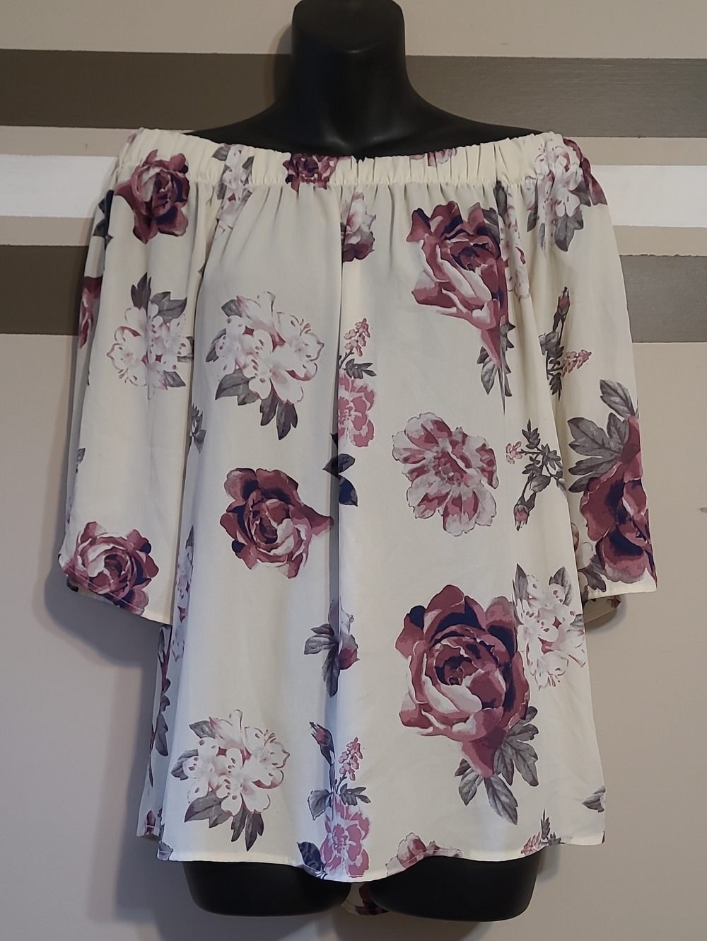 ⭐️Streetwear Society Off White Rose Floral Off-Shoulder Split Bell Slv Blouse